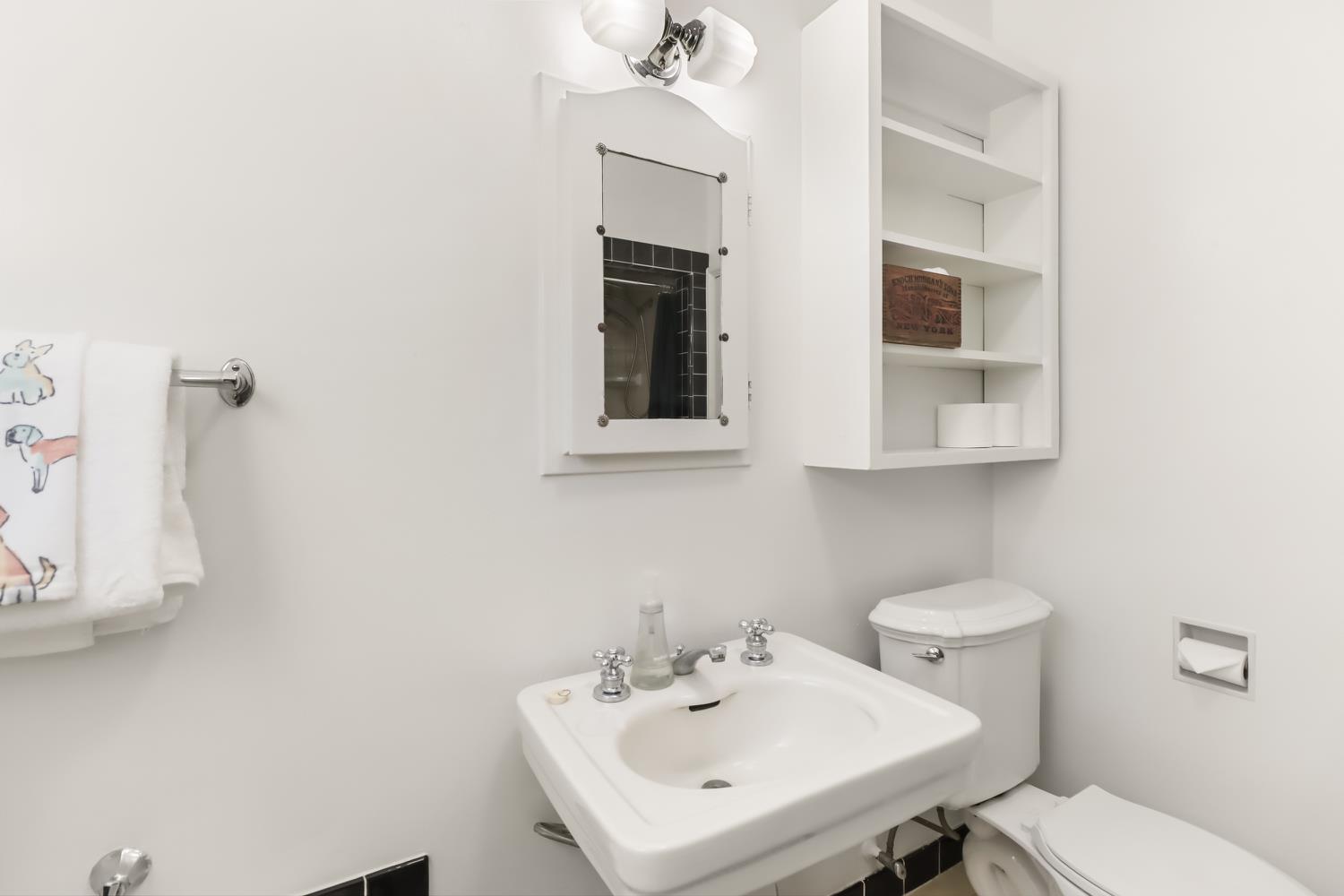 Pending, 2 Bedrooms, 1 Bathrooms, Single Family Home, Sacramento Land Park, 2711 17th St, Sacramento, CA 95818, Beth Christensen, Dunnigan Realtors, Top Agent