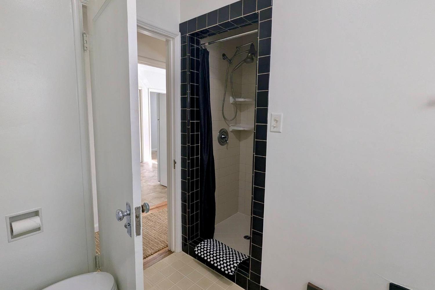 Pending, 2 Bedrooms, 1 Bathrooms, Single Family Home, Sacramento Land Park, 2711 17th St, Sacramento, CA 95818, Beth Christensen, Dunnigan Realtors, Top Agent