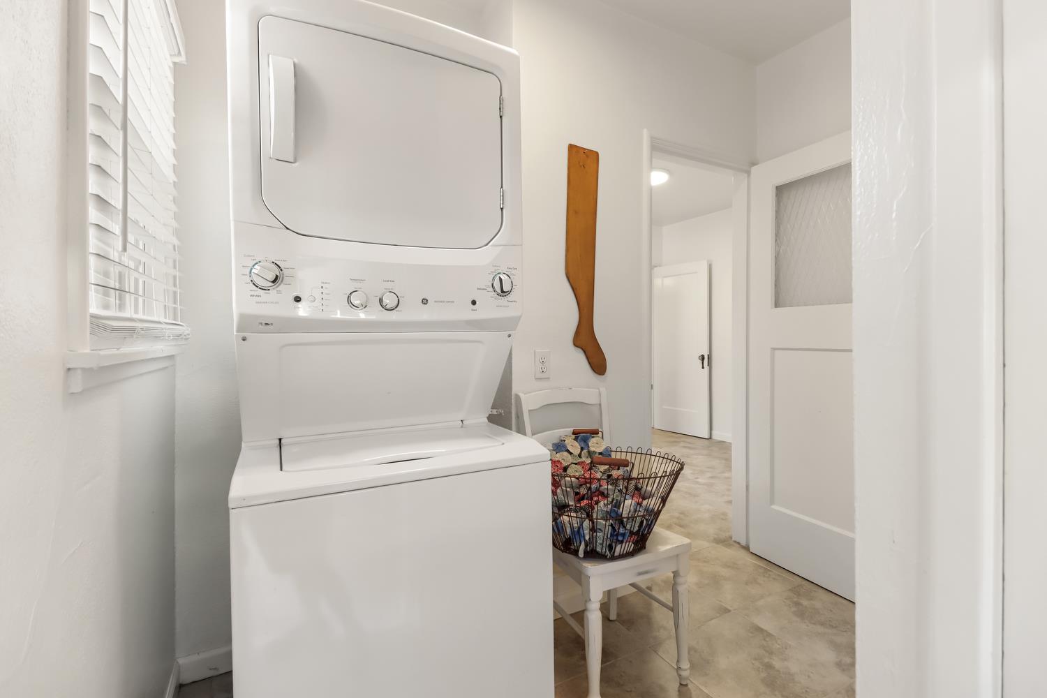 Pending, 2 Bedrooms, 1 Bathrooms, Single Family Home, Sacramento Land Park, 2711 17th St, Sacramento, CA 95818, Beth Christensen, Dunnigan Realtors, Top Agent