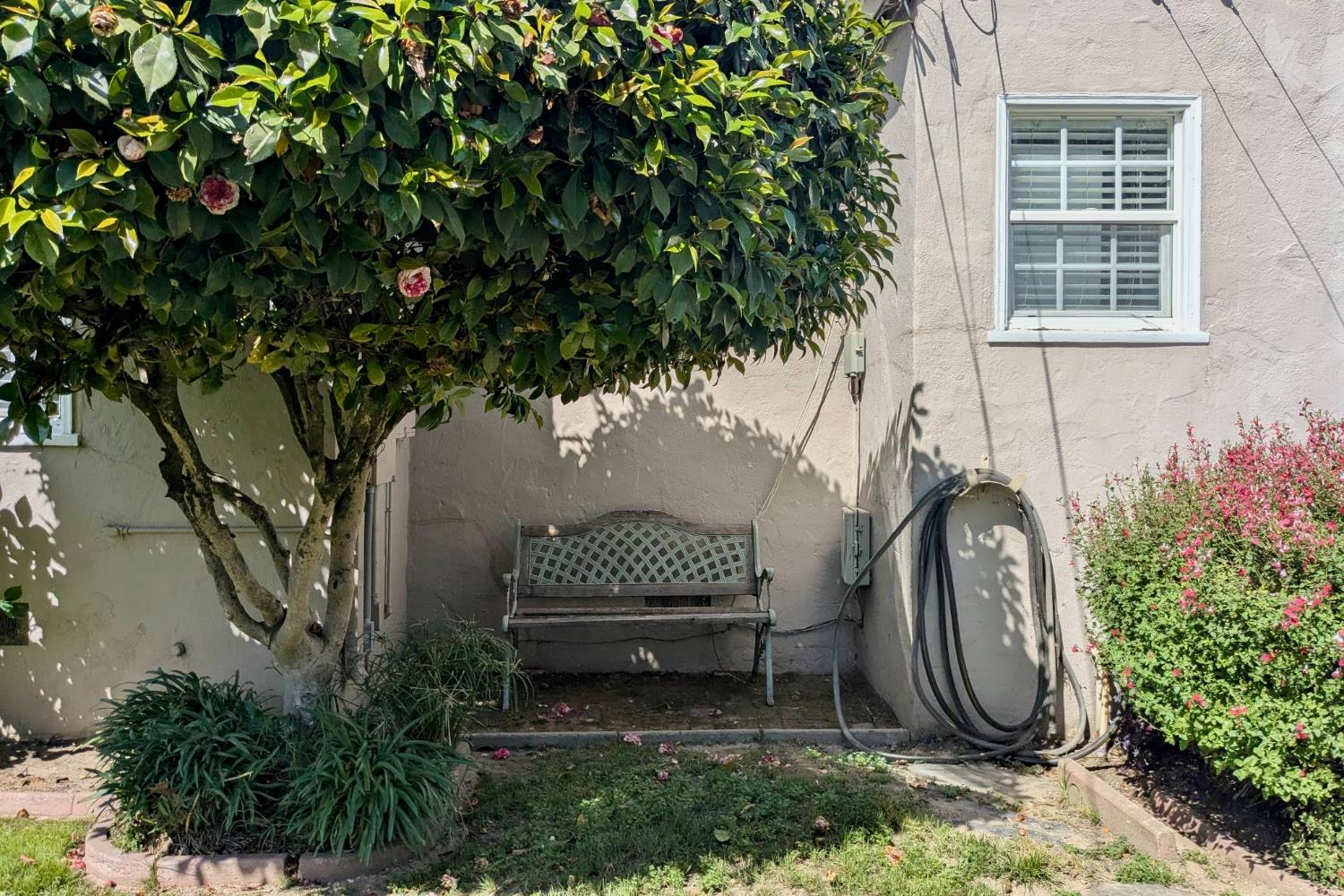 Pending, 2 Bedrooms, 1 Bathrooms, Single Family Home, Sacramento Land Park, 2711 17th St, Sacramento, CA 95818, Beth Christensen, Dunnigan Realtors, Top Agent