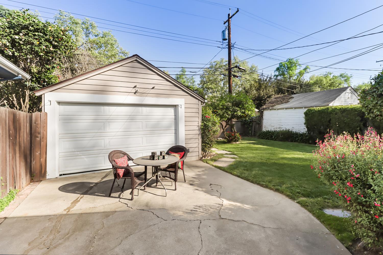 Pending, 2 Bedrooms, 1 Bathrooms, Single Family Home, Sacramento Land Park, 2711 17th St, Sacramento, CA 95818, Beth Christensen, Dunnigan Realtors, Top Agent