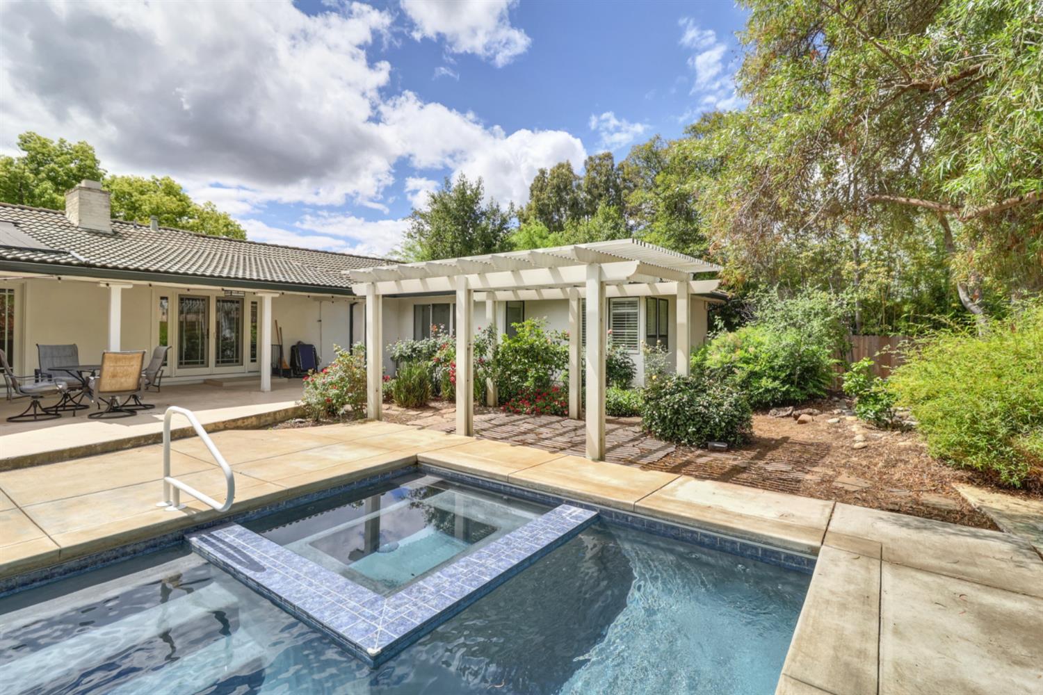 Active, 4 Bedrooms, 3 Bathrooms, Single Family Home, Carmichael, Del Dayo Estates, 1501 Elsdon Cir, Carmichael, CA 95608-6014, Beth Christensen, Dunnigan Realtors, Top Agent