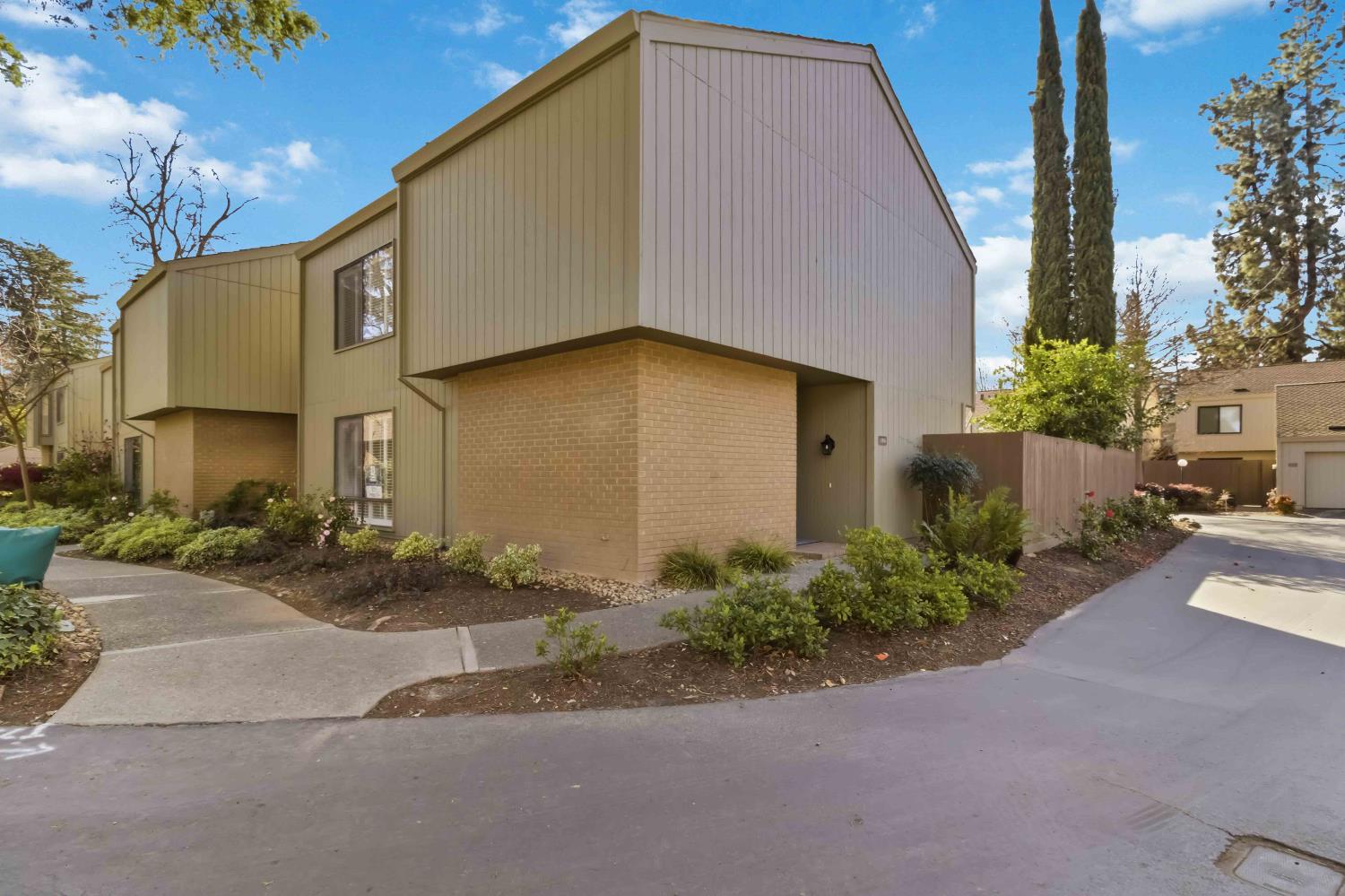 Pending, 3 Bedrooms, 2 Bathrooms, Single Family Home, Sacto Arden/Arcade Creek/Vicinity, 1006 Dunbarton Cir, Sacramento, CA 95825, Beth Christensen, Dunnigan Realtors, Top Agent