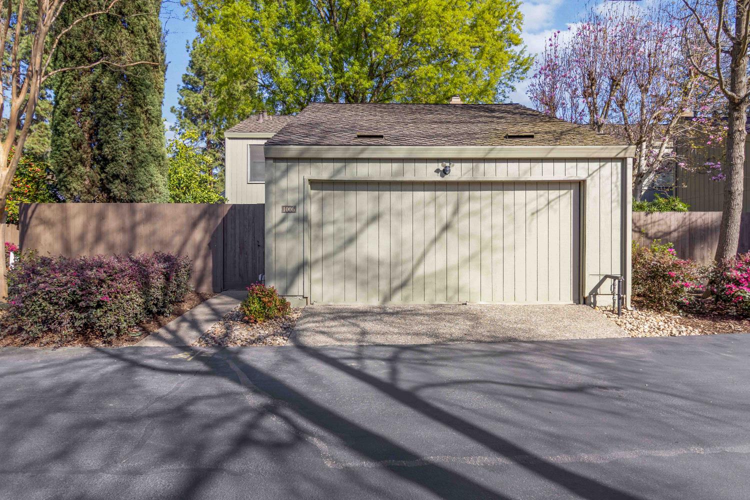 Pending, 3 Bedrooms, 2 Bathrooms, Single Family Home, Sacto Arden/Arcade Creek/Vicinity, 1006 Dunbarton Cir, Sacramento, CA 95825, Beth Christensen, Dunnigan Realtors, Top Agent