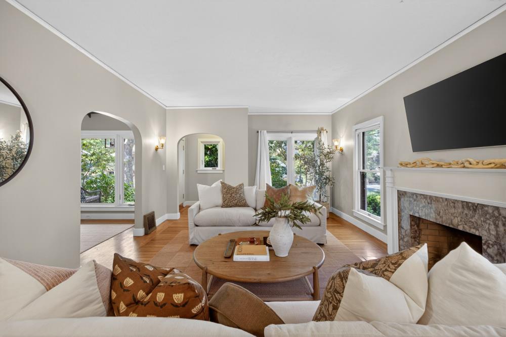 Pending, 3 Bedrooms, 2 Bathrooms, Single Family Home, Sacramento Downtown/Midtown, 721 38th St, Sacramento, CA 95816-3930, Beth Christensen, Dunnigan Realtors, Top Agent