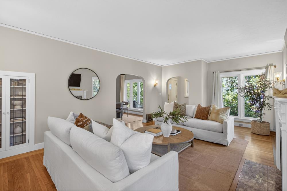 Pending, 3 Bedrooms, 2 Bathrooms, Single Family Home, Sacramento Downtown/Midtown, 721 38th St, Sacramento, CA 95816-3930, Beth Christensen, Dunnigan Realtors, Top Agent