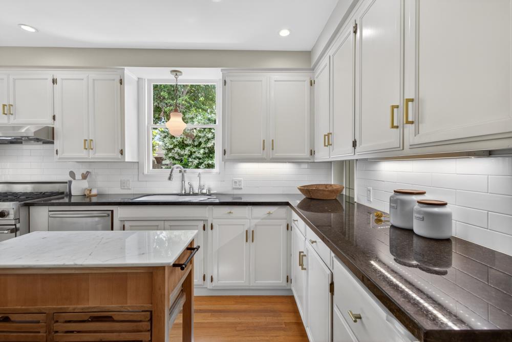 Pending, 3 Bedrooms, 2 Bathrooms, Single Family Home, Sacramento Downtown/Midtown, 721 38th St, Sacramento, CA 95816-3930, Beth Christensen, Dunnigan Realtors, Top Agent