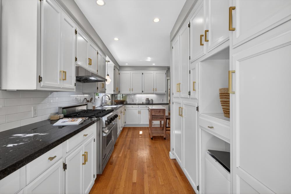 Pending, 3 Bedrooms, 2 Bathrooms, Single Family Home, Sacramento Downtown/Midtown, 721 38th St, Sacramento, CA 95816-3930, Beth Christensen, Dunnigan Realtors, Top Agent