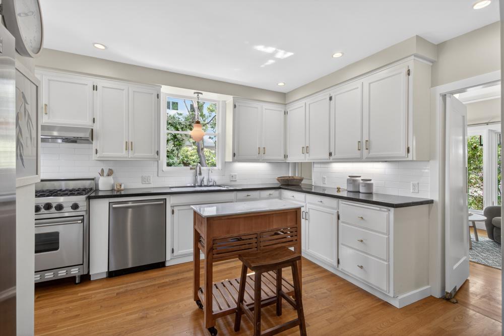 Pending, 3 Bedrooms, 2 Bathrooms, Single Family Home, Sacramento Downtown/Midtown, 721 38th St, Sacramento, CA 95816-3930, Beth Christensen, Dunnigan Realtors, Top Agent