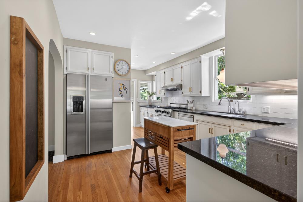 Pending, 3 Bedrooms, 2 Bathrooms, Single Family Home, Sacramento Downtown/Midtown, 721 38th St, Sacramento, CA 95816-3930, Beth Christensen, Dunnigan Realtors, Top Agent