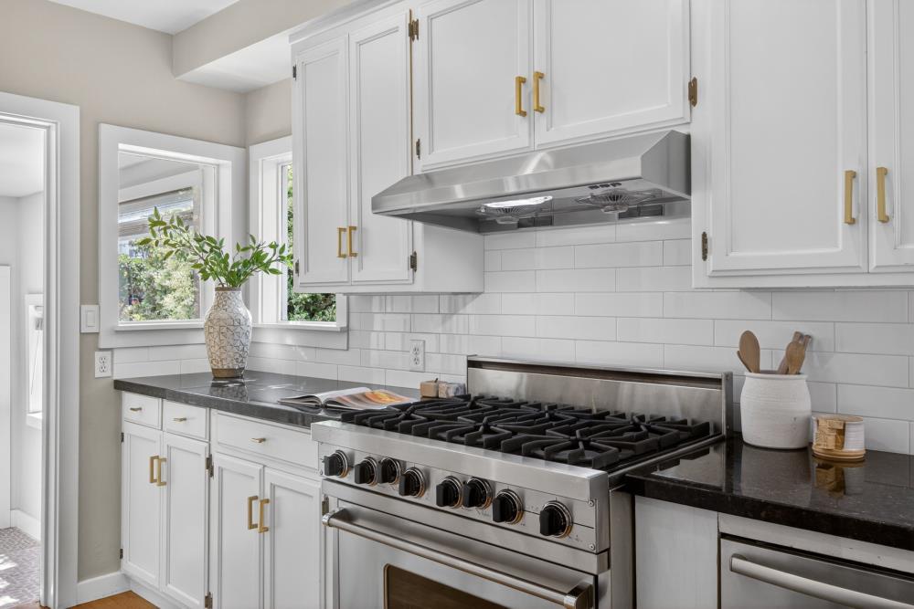 Pending, 3 Bedrooms, 2 Bathrooms, Single Family Home, Sacramento Downtown/Midtown, 721 38th St, Sacramento, CA 95816-3930, Beth Christensen, Dunnigan Realtors, Top Agent