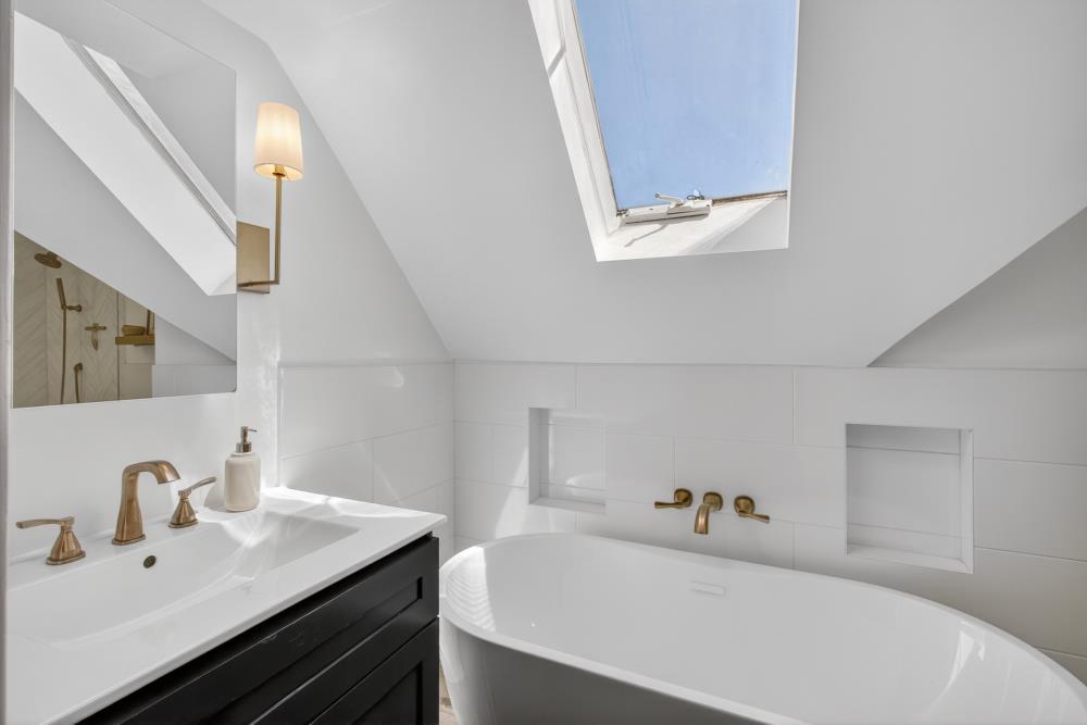 Pending, 3 Bedrooms, 2 Bathrooms, Single Family Home, Sacramento Downtown/Midtown, 721 38th St, Sacramento, CA 95816-3930, Beth Christensen, Dunnigan Realtors, Top Agent