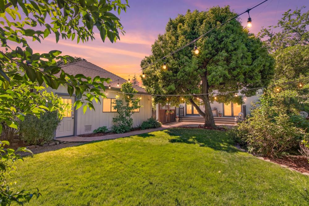 Pending, 3 Bedrooms, 2 Bathrooms, Single Family Home, Sacramento Downtown/Midtown, 721 38th St, Sacramento, CA 95816-3930, Beth Christensen, Dunnigan Realtors, Top Agent