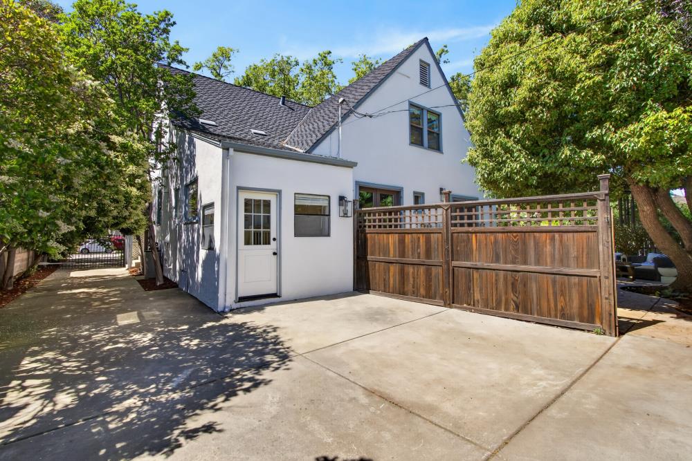 Pending, 3 Bedrooms, 2 Bathrooms, Single Family Home, Sacramento Downtown/Midtown, 721 38th St, Sacramento, CA 95816-3930, Beth Christensen, Dunnigan Realtors, Top Agent