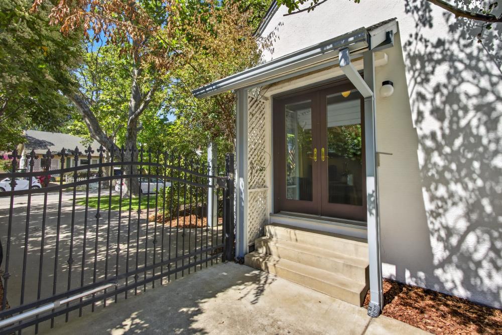Pending, 3 Bedrooms, 2 Bathrooms, Single Family Home, Sacramento Downtown/Midtown, 721 38th St, Sacramento, CA 95816-3930, Beth Christensen, Dunnigan Realtors, Top Agent