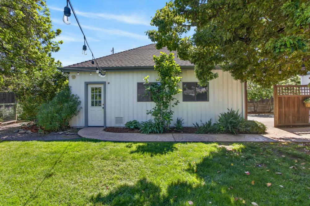Pending, 3 Bedrooms, 2 Bathrooms, Single Family Home, Sacramento Downtown/Midtown, 721 38th St, Sacramento, CA 95816-3930, Beth Christensen, Dunnigan Realtors, Top Agent