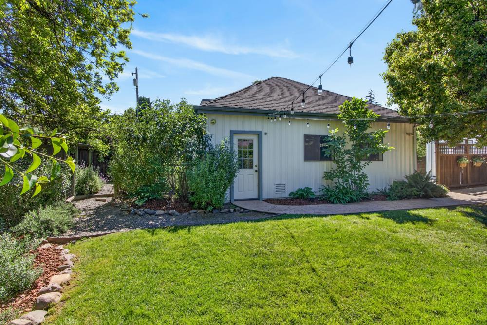 Pending, 3 Bedrooms, 2 Bathrooms, Single Family Home, Sacramento Downtown/Midtown, 721 38th St, Sacramento, CA 95816-3930, Beth Christensen, Dunnigan Realtors, Top Agent