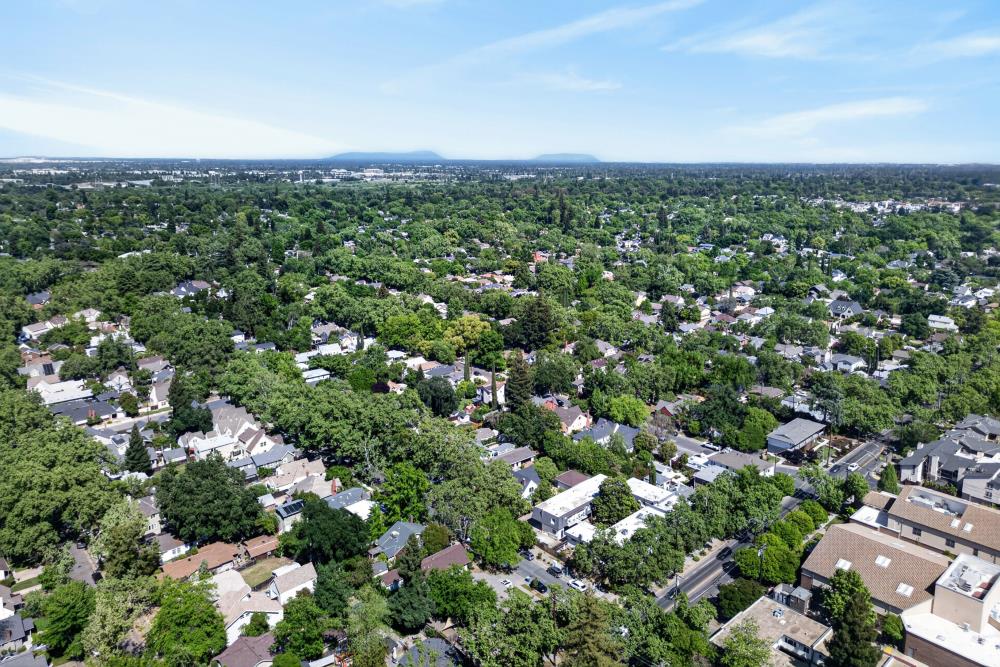 Pending, 3 Bedrooms, 2 Bathrooms, Single Family Home, Sacramento Downtown/Midtown, 721 38th St, Sacramento, CA 95816-3930, Beth Christensen, Dunnigan Realtors, Top Agent