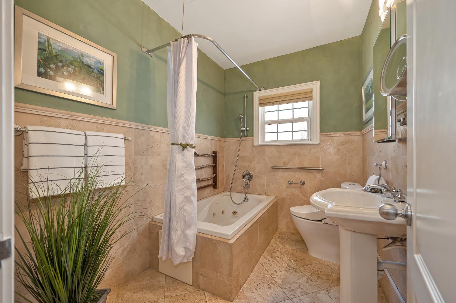 Pending, 3 Bedrooms, 2 Bathrooms, Single Family Home, Sacramento Land Park/Curtis Park, 2686 Donner Way, Sacramento, CA 95818-3935, Nathan Sherman, Dunnigan Realtors, Top Agent