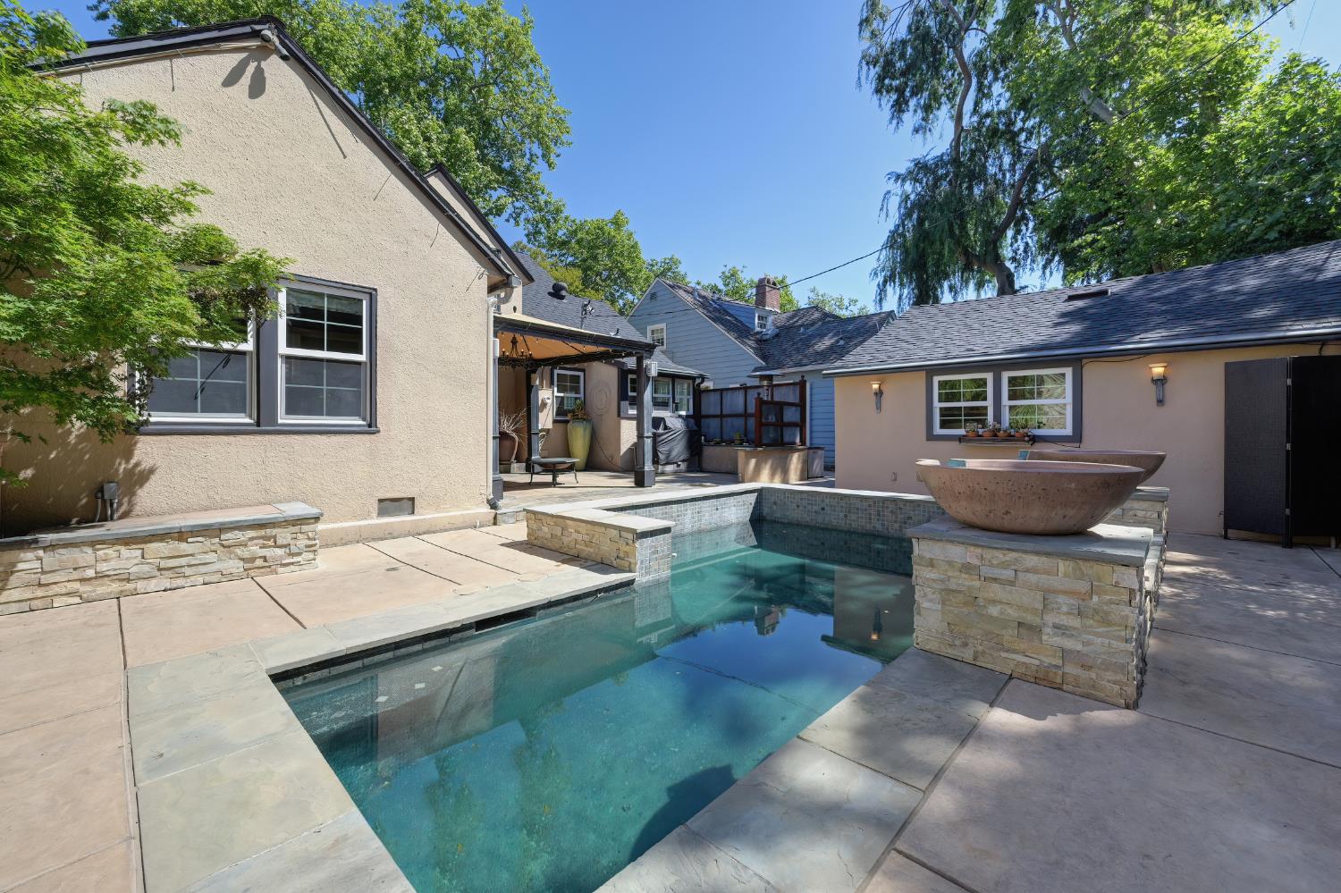 Pending, 3 Bedrooms, 2 Bathrooms, Single Family Home, Sacramento Land Park/Curtis Park, 2686 Donner Way, Sacramento, CA 95818-3935, Nathan Sherman, Dunnigan Realtors, Top Agent