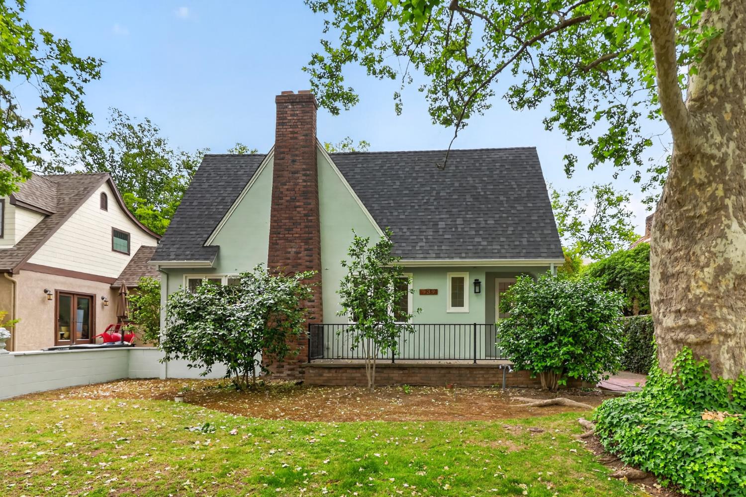 Active, 3 Bedrooms, 2 Bathrooms, Single Family Home, East Sacramento & Vicinity, 939 44th St, Sacramento, CA 95819-3405, Nathan Sherman, Dunnigan Realtors, Top Agent Active, 3 Bedrooms, 2 Bathrooms, Single Family Home, East Sacramento & Vicinity, 939 44th St, Sacramento, CA 95819-3405, Nathan Sherman, Dunnigan Realtors, Top Agent
