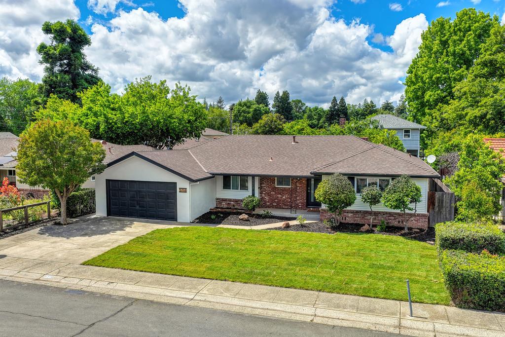 Pending, 4 Bedrooms, 3 Bathrooms, Single Family Home, Sacto South Land Park/Greenhaven, 5716 Lonsdale Dr, Sacramento, CA 95822-2428, Beth Christensen, Dunnigan Realtors, Top Agent