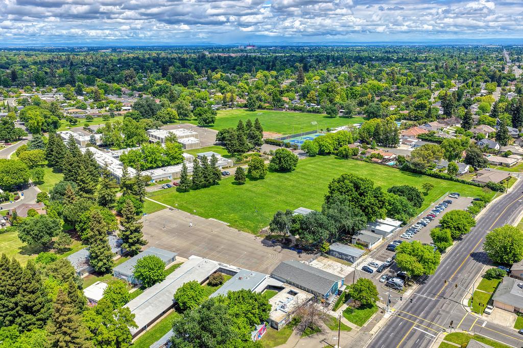 Pending, 4 Bedrooms, 3 Bathrooms, Single Family Home, Sacto South Land Park/Greenhaven, 5716 Lonsdale Dr, Sacramento, CA 95822-2428, Beth Christensen, Dunnigan Realtors, Top Agent