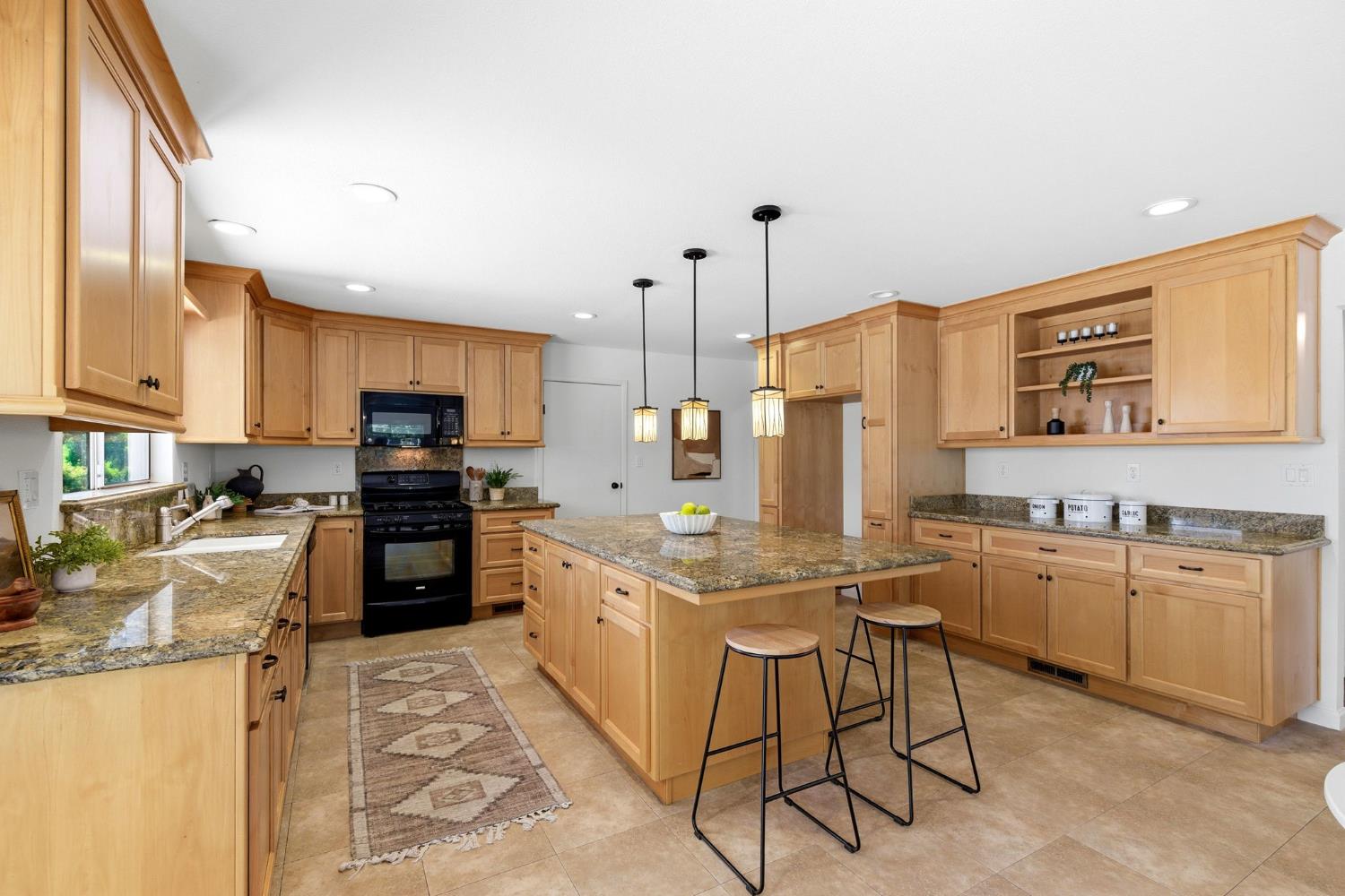 Sold, 5 Bedrooms, 3 Bathrooms, Single Family Home, Fair Oaks, 5227 Buena Vista Ave, Fair Oaks, CA 95628-3862, Beth Christensen, Dunnigan Realtors, Top Agent