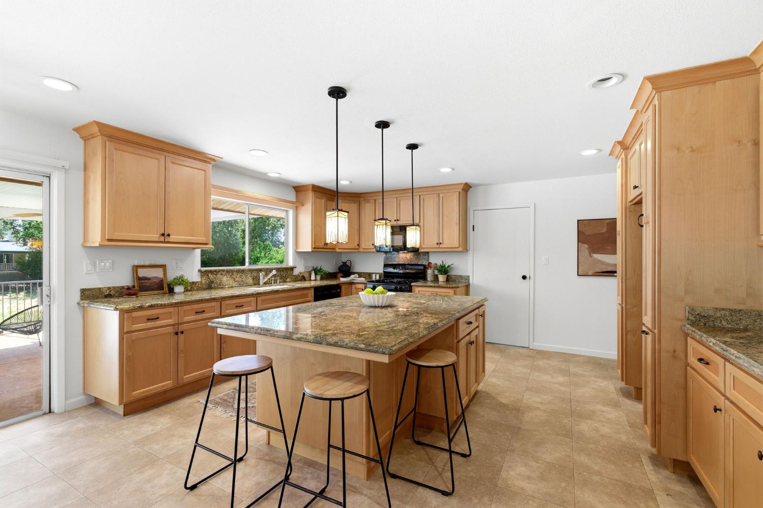 Sold, 5 Bedrooms, 3 Bathrooms, Single Family Home, Fair Oaks, 5227 Buena Vista Ave, Fair Oaks, CA 95628-3862, Beth Christensen, Dunnigan Realtors, Top Agent