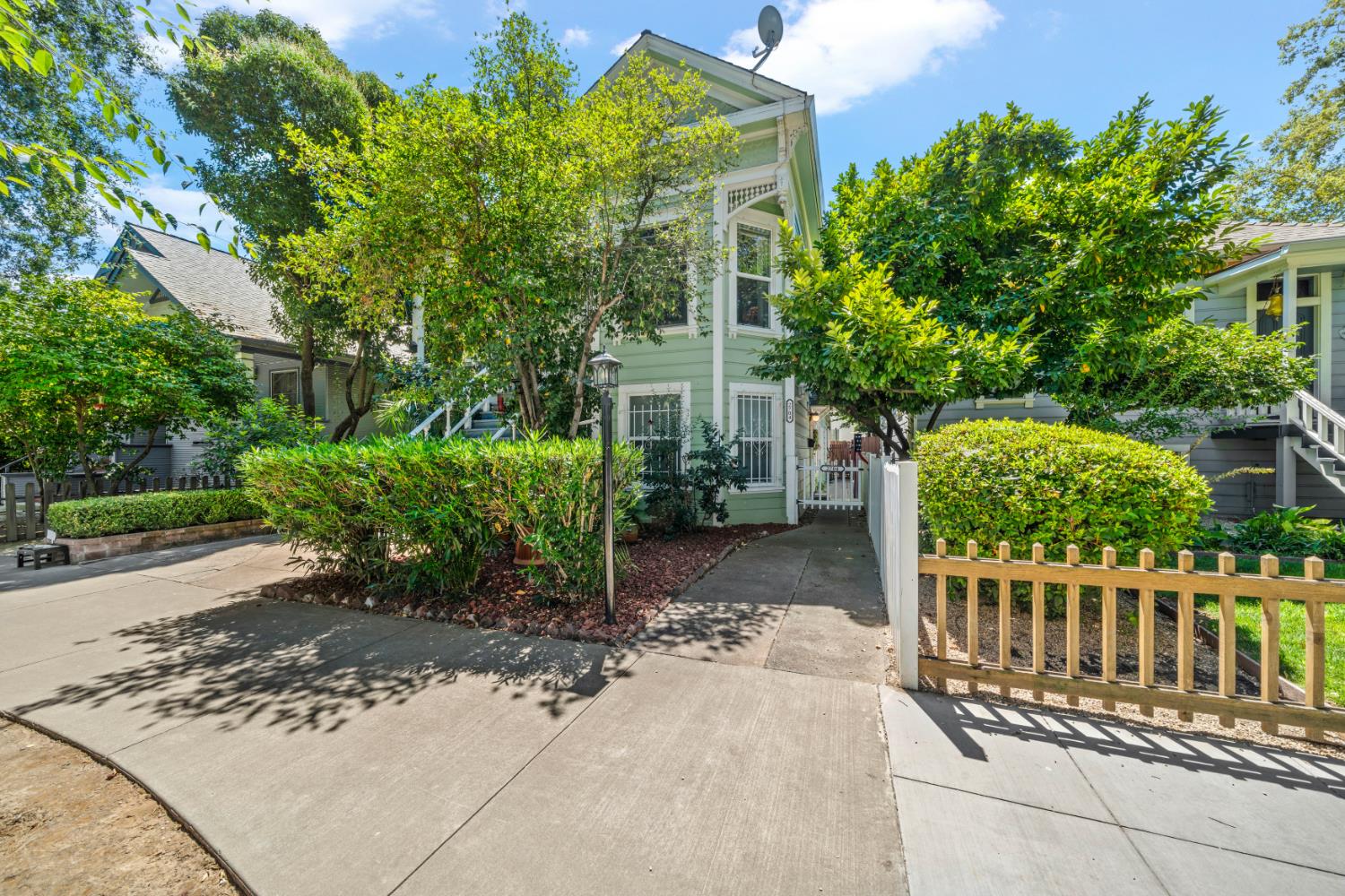 Active, 4 Bedrooms, 4 Bathrooms, Single Family Home, Sacramento Downtown/Midtown, 2706 F St, Sacramento, CA 95816-3716, Beth Christensen, Dunnigan Realtors, Top Agent