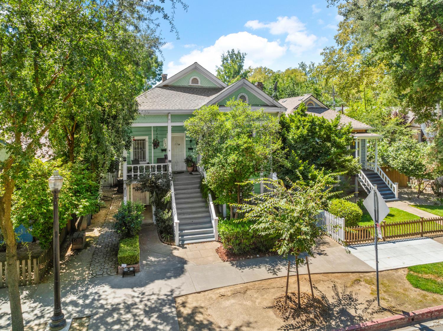 Active, 4 Bedrooms, 4 Bathrooms, Single Family Home, Sacramento Downtown/Midtown, 2706 F St, Sacramento, CA 95816-3716, Beth Christensen, Dunnigan Realtors, Top Agent