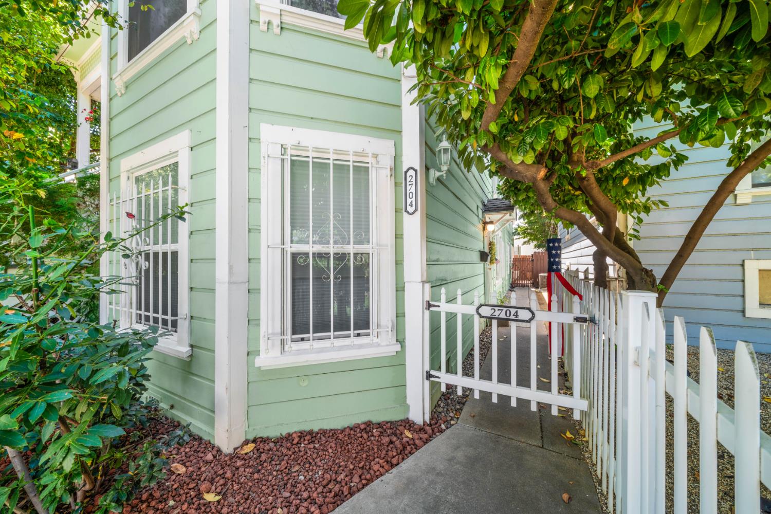 Active, 4 Bedrooms, 4 Bathrooms, Single Family Home, Sacramento Downtown/Midtown, 2706 F St, Sacramento, CA 95816-3716, Beth Christensen, Dunnigan Realtors, Top Agent
