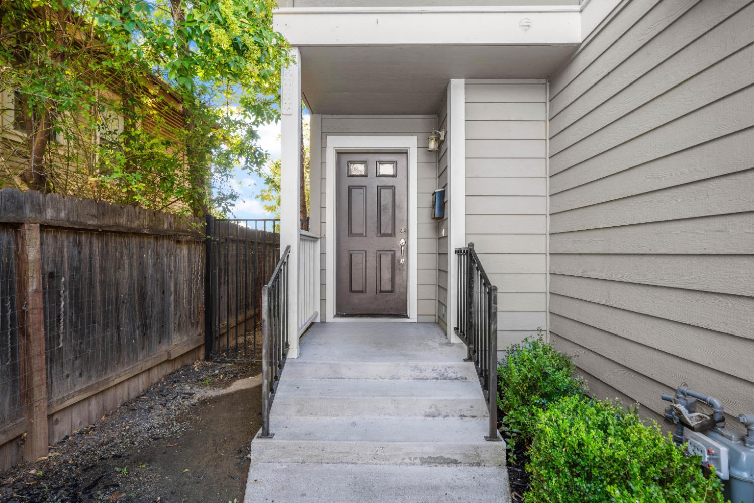 Active, 3 Bedrooms, 2 Bathrooms, Single Family Home, East Sacramento & Vicinity, 1557 48th St, Sacramento, CA 95819-4417, Beth Christensen, Dunnigan Realtors, Top Agent