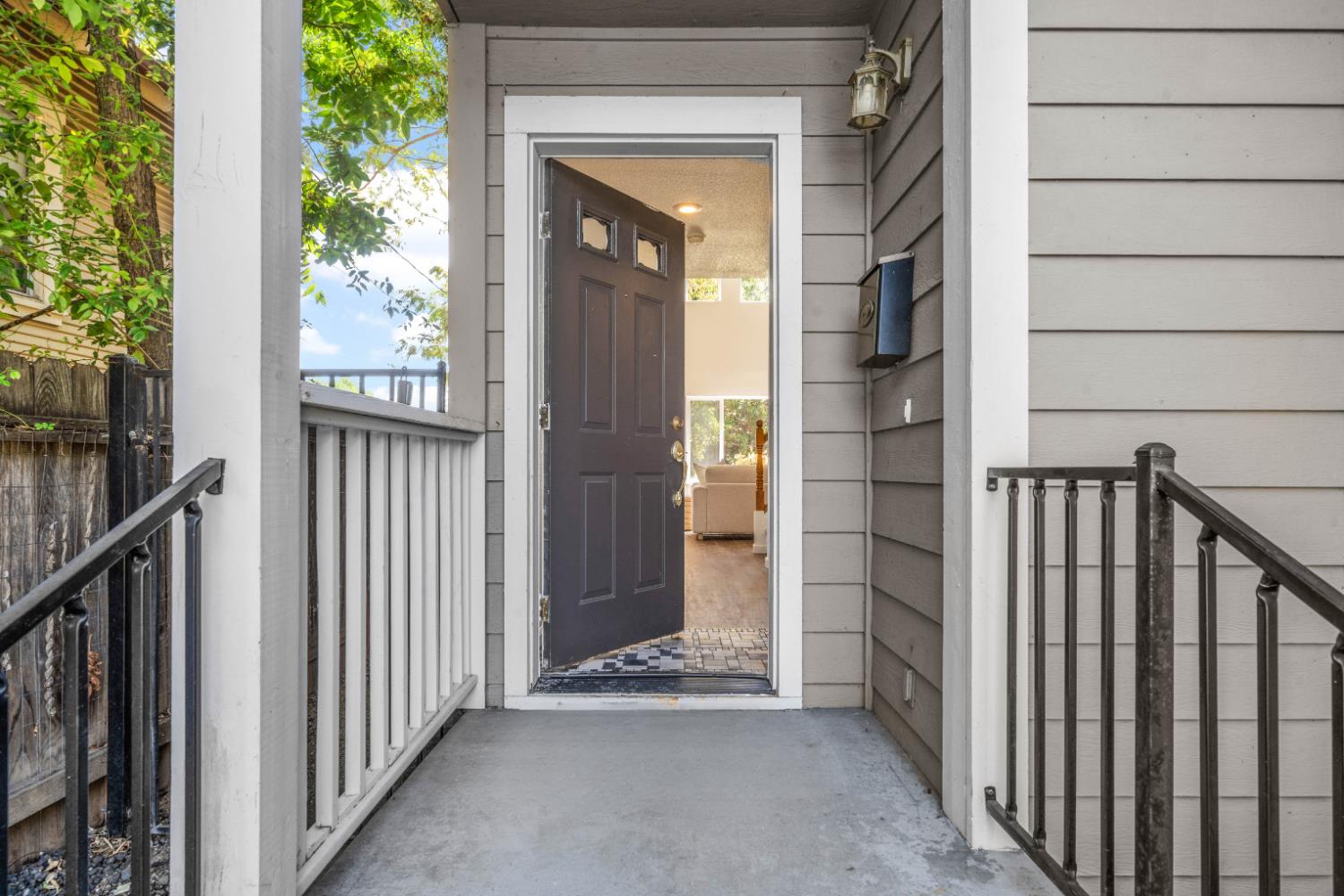 Active, 3 Bedrooms, 2 Bathrooms, Single Family Home, East Sacramento & Vicinity, 1557 48th St, Sacramento, CA 95819-4417, Beth Christensen, Dunnigan Realtors, Top Agent