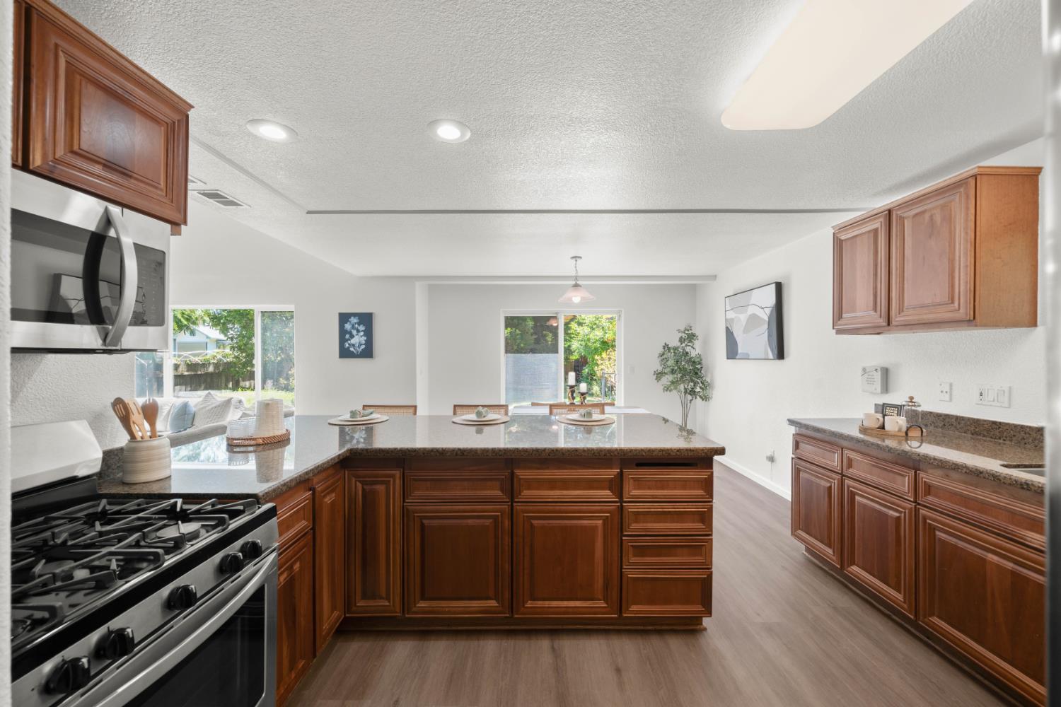 Active, 3 Bedrooms, 2 Bathrooms, Single Family Home, East Sacramento & Vicinity, 1557 48th St, Sacramento, CA 95819-4417, Beth Christensen, Dunnigan Realtors, Top Agent