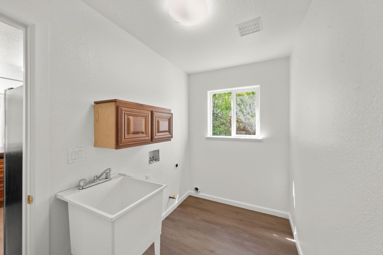 Active, 3 Bedrooms, 2 Bathrooms, Single Family Home, East Sacramento & Vicinity, 1557 48th St, Sacramento, CA 95819-4417, Beth Christensen, Dunnigan Realtors, Top Agent