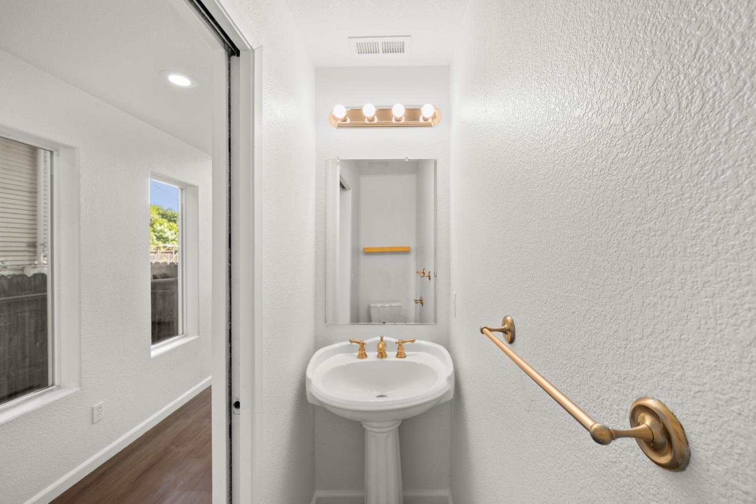Active, 3 Bedrooms, 2 Bathrooms, Single Family Home, East Sacramento & Vicinity, 1557 48th St, Sacramento, CA 95819-4417, Beth Christensen, Dunnigan Realtors, Top Agent