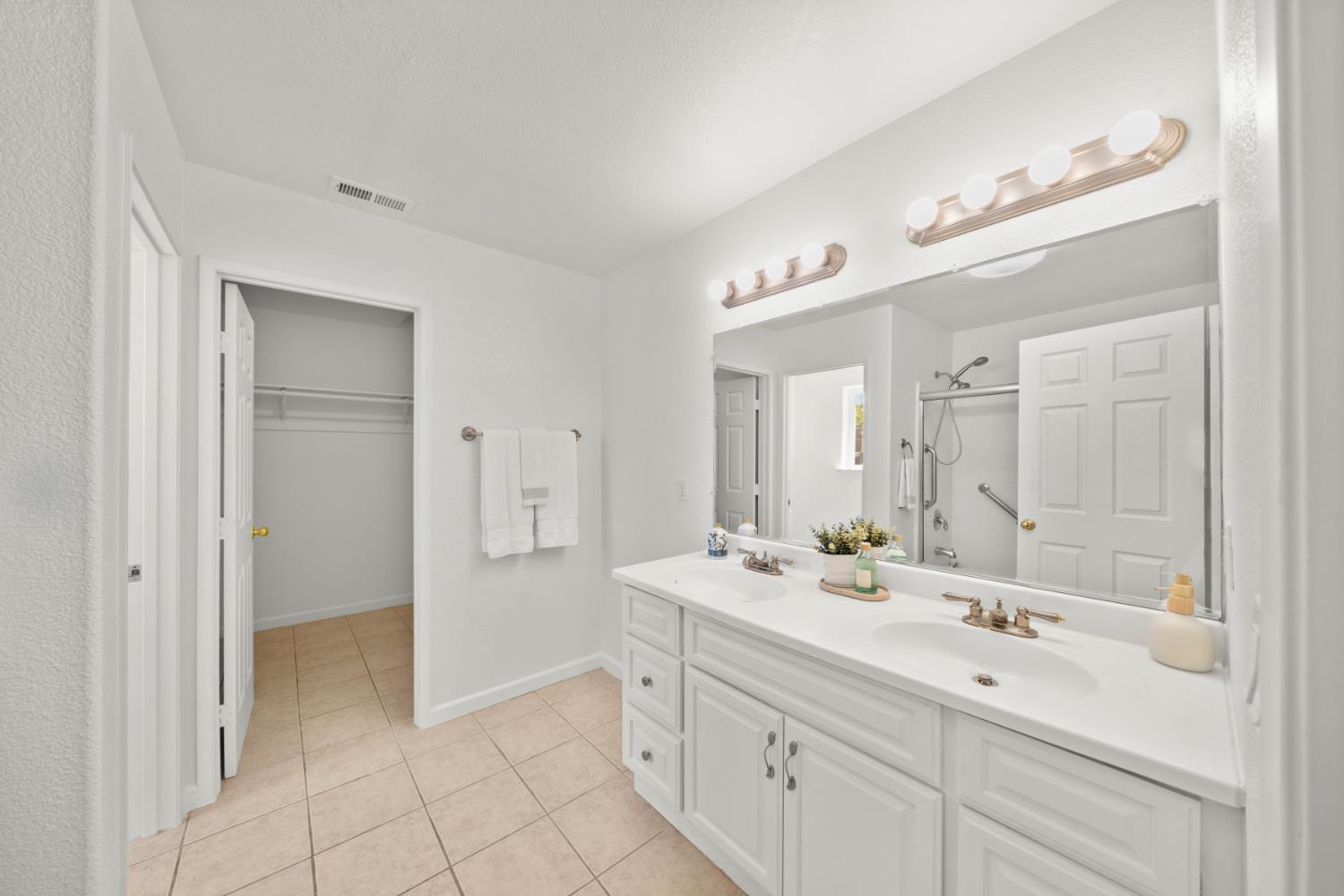 Active, 3 Bedrooms, 2 Bathrooms, Single Family Home, East Sacramento & Vicinity, 1557 48th St, Sacramento, CA 95819-4417, Beth Christensen, Dunnigan Realtors, Top Agent