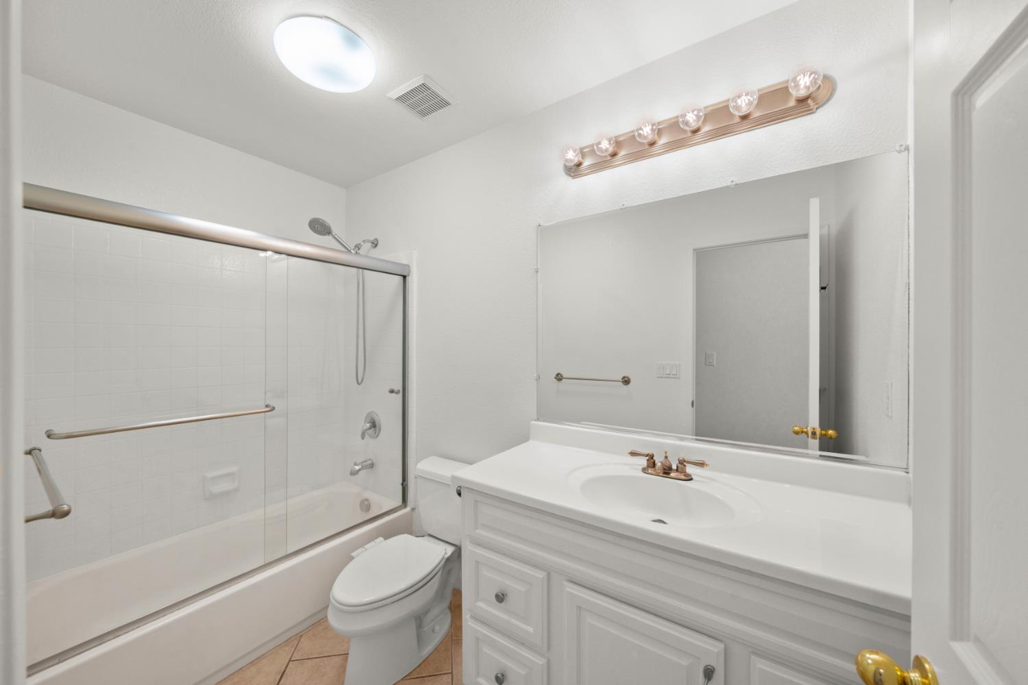 Active, 3 Bedrooms, 2 Bathrooms, Single Family Home, East Sacramento & Vicinity, 1557 48th St, Sacramento, CA 95819-4417, Beth Christensen, Dunnigan Realtors, Top Agent