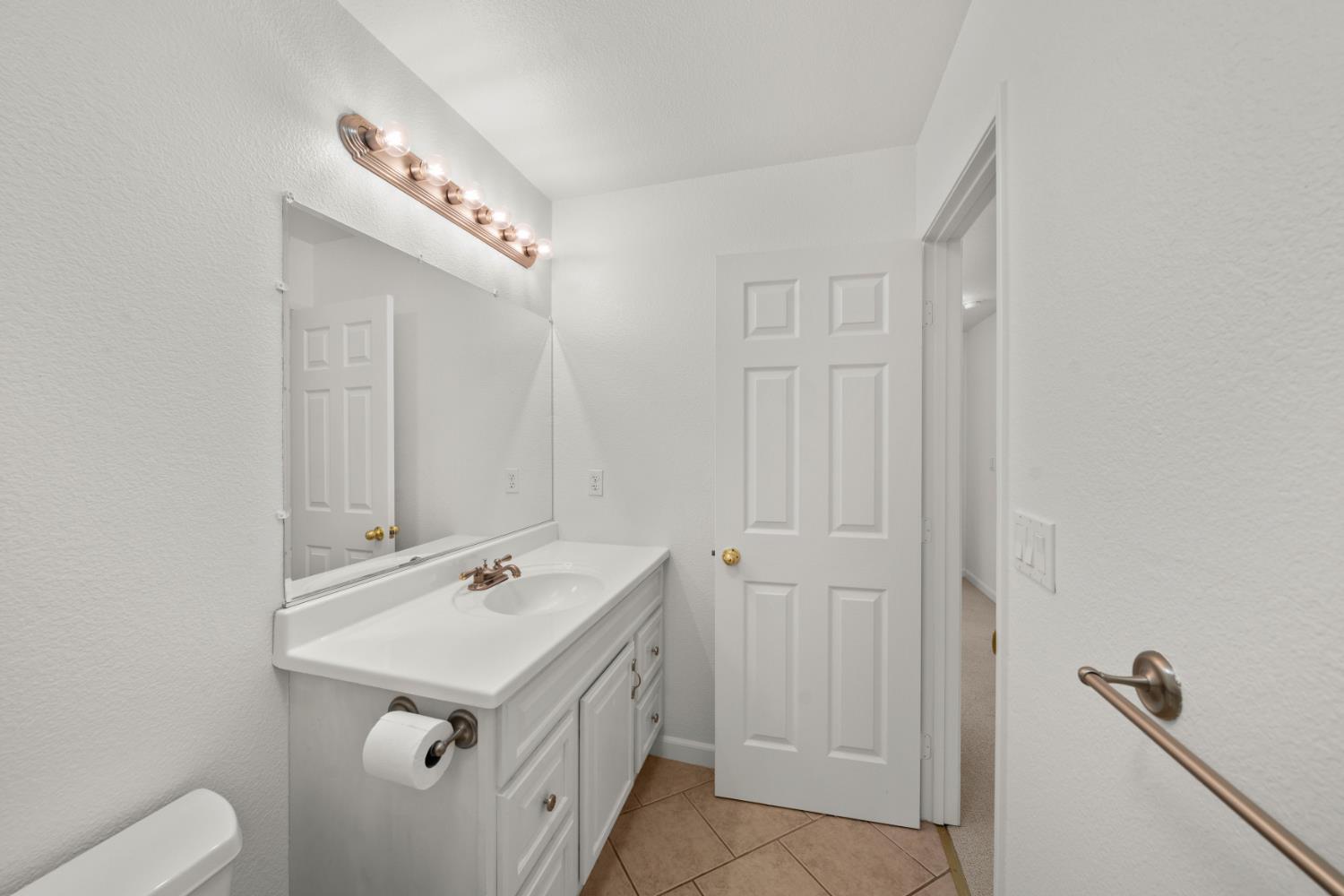 Active, 3 Bedrooms, 2 Bathrooms, Single Family Home, East Sacramento & Vicinity, 1557 48th St, Sacramento, CA 95819-4417, Beth Christensen, Dunnigan Realtors, Top Agent
